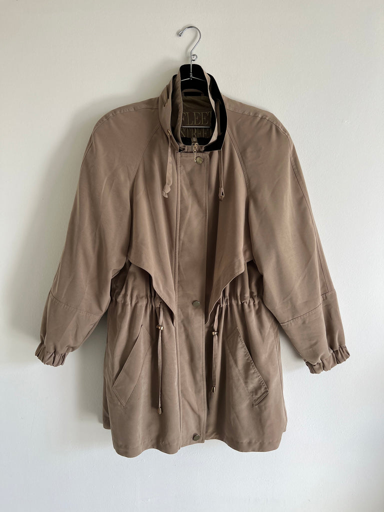 TAN SPORTY CROPPED TRENCH
